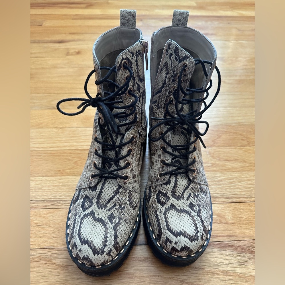 Vince Camuto VC Mecale Leather Python Snake Print Platform Combat Boots Size 7 - Picture 3 of 6